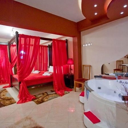 Hotel Neraides à Káto Loutrákion Extérieur photo