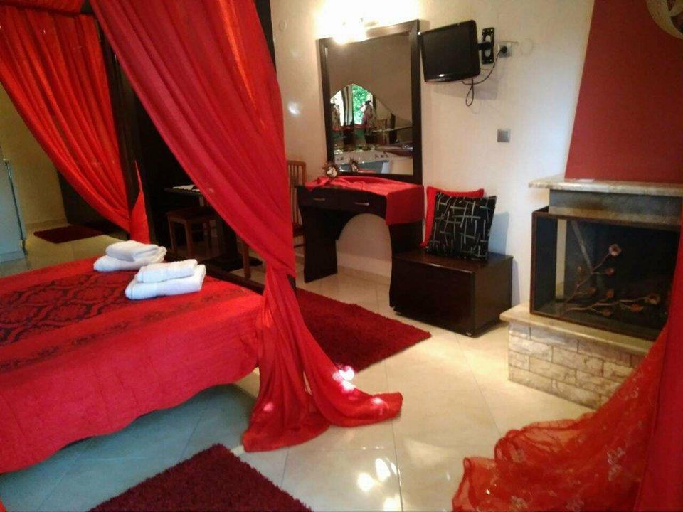 Hotel Neraides à Káto Loutrákion Extérieur photo
